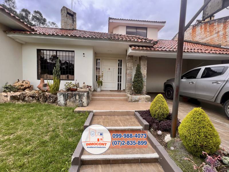 C1256 Casa amplia con áreas verdes y jardines en venta